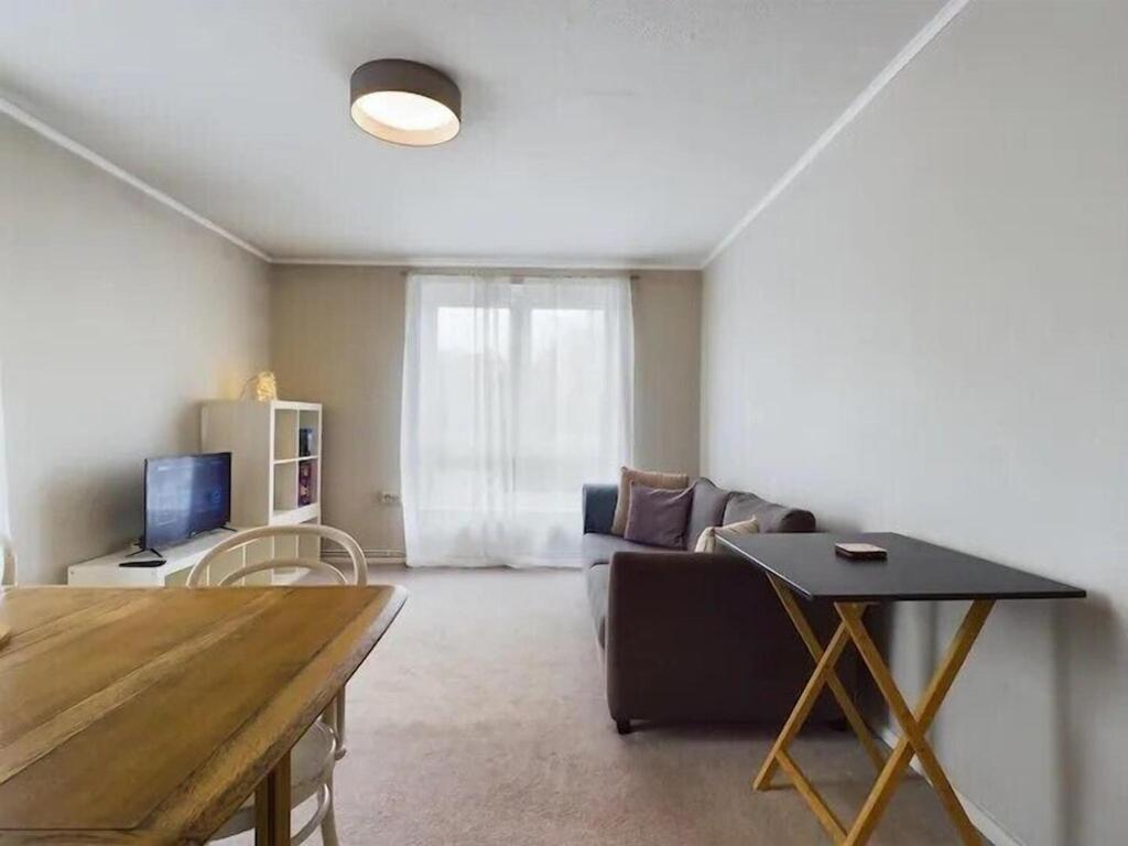 Cozy 1br Flat Walk From Fields Sleeps 2 Pass The Keys Appartamento